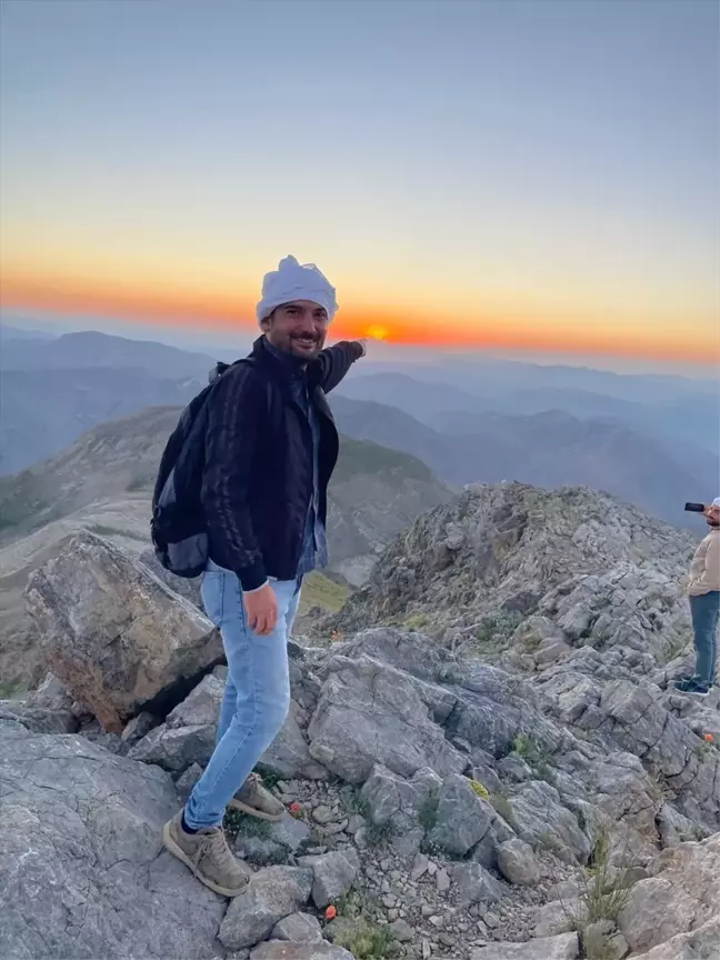 Sason-Der Gezisi: Mereto Dağı'na Tırmanan 30 Kişi Güneşin Doğuşunu İzledi