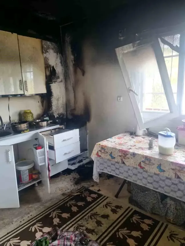 Hatay'ın Hassa ilçesinde bir evde yangın çıktı