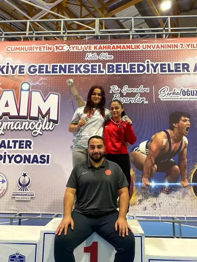 Naim Süleymanoğlu Türkiye Belediyeler Arası Halter Şampiyonasında Düzceli sporcular 4 madalya ile döndü