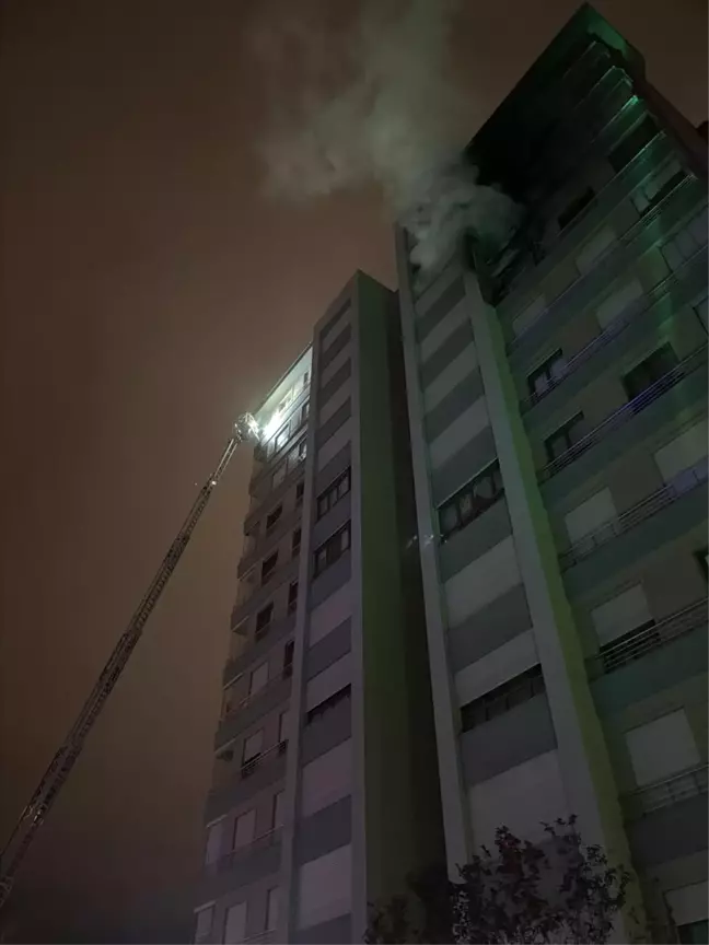 Konya'da 12 Katlı Binada Çıkan Yangın Söndürüldü