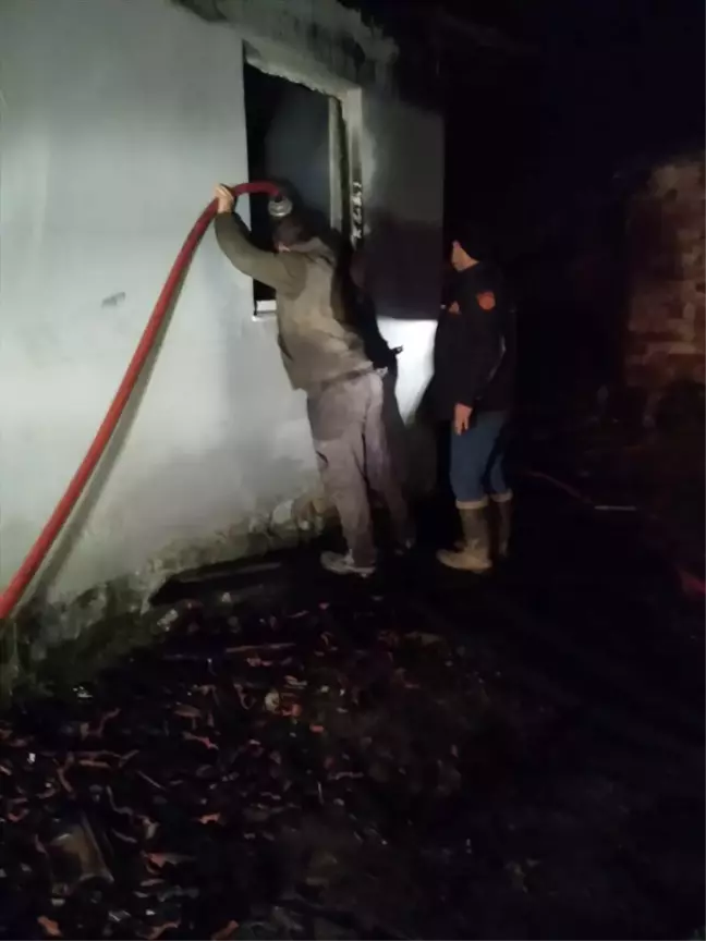 Demirköy ilçesinde çıkan yangında bir ev kullanılamaz hale geldi