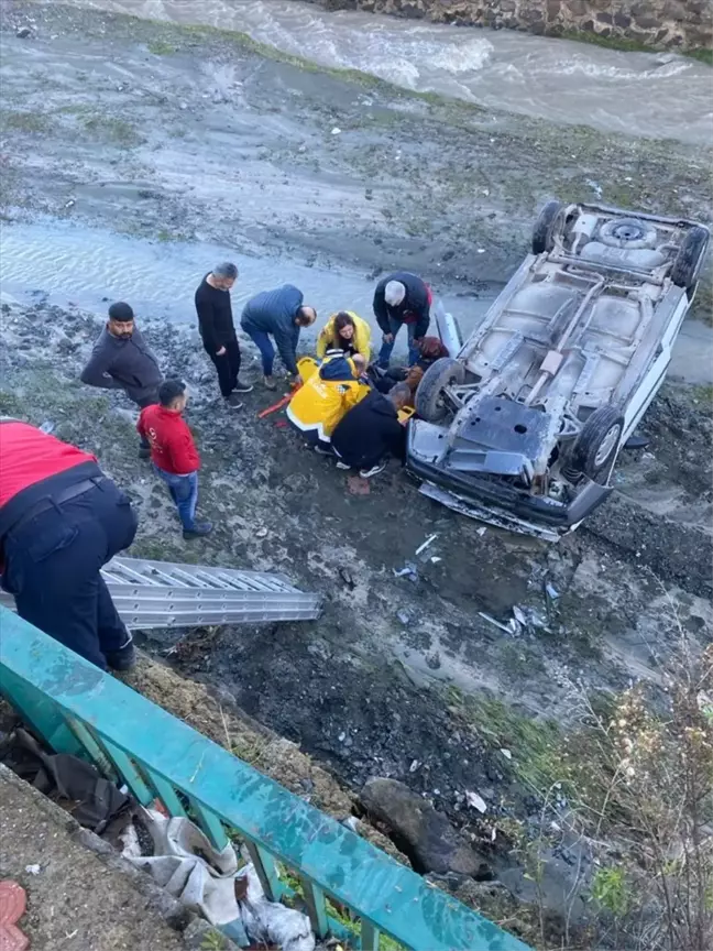 Osmaniye'de dere yatağına düşen otomobilde anne ve kızı yaralandı