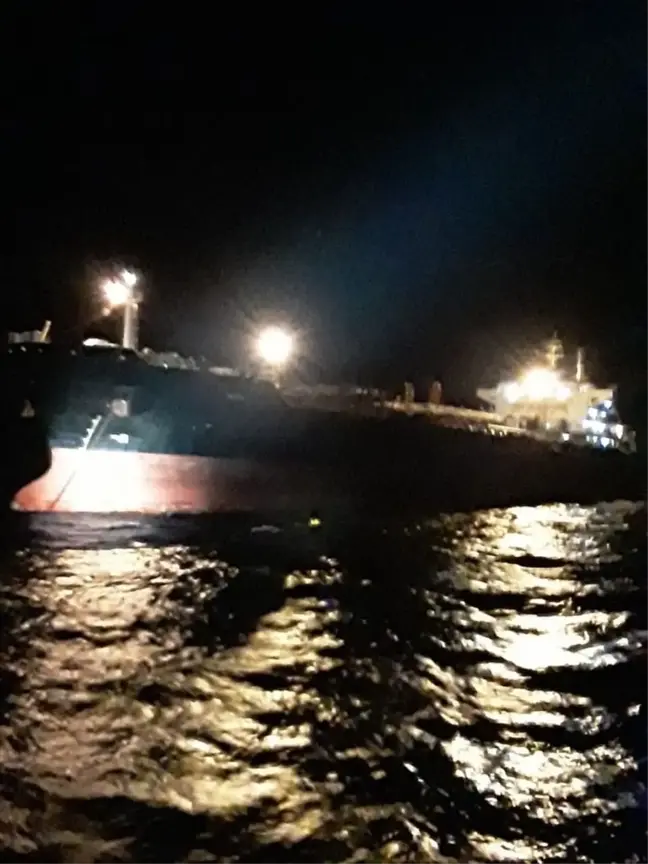 Çanakkale Açıklarında Arızalanan Tanker Bozcaada'ya Götürüldü