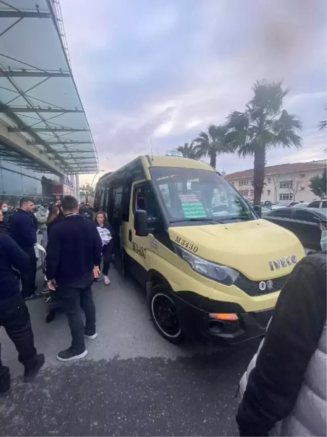 Minibüste doğum yapan hamile kadın ve bebeği hastaneye kaldırıldı
