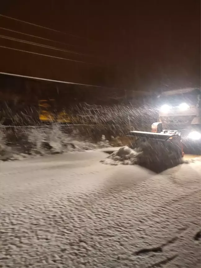 Mersin'de Kar Küreme ve Tuzlama Çalışmaları Yapıldı