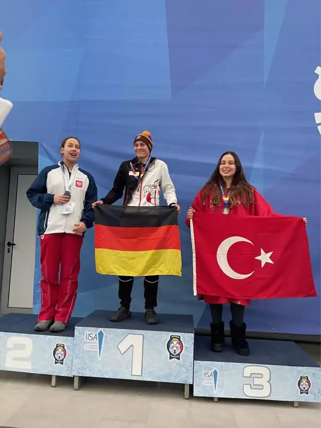 Ultra maraton yüzücüsü Bengisu Avcı Avrupa Buz Yüzme Şampiyonası'nda üçüncü oldu