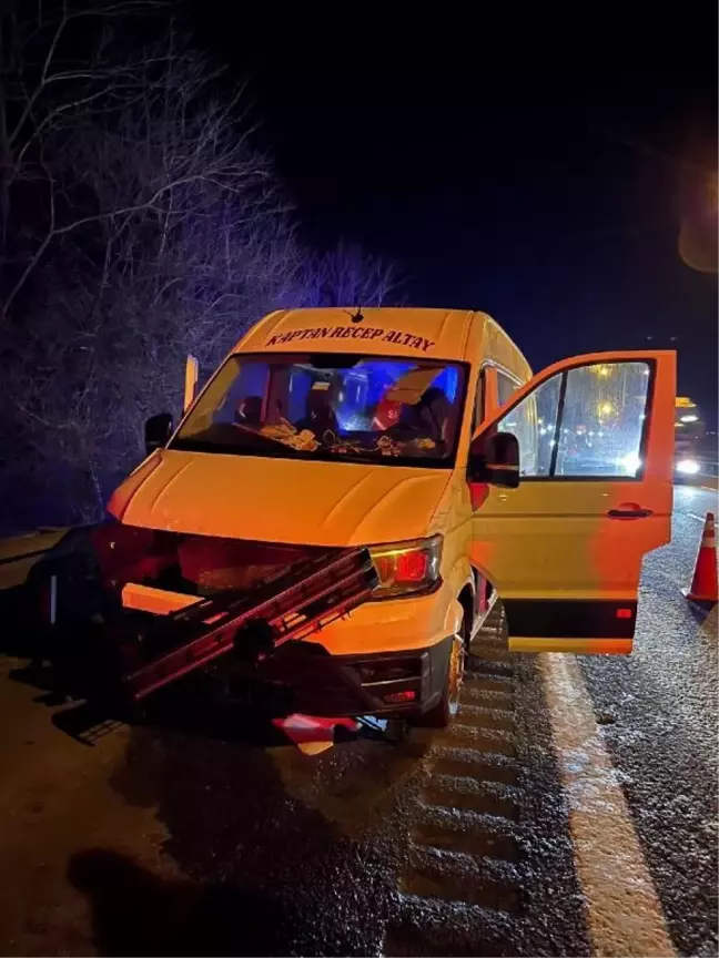 Ehliyetsiz sürücünün kullandığı minibüsün kaza yapması sonucu 1 kişi öldü, 3 kişi yaralandı