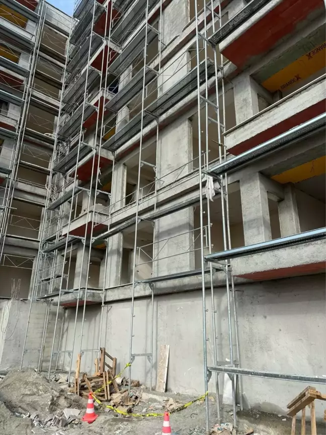Finike'de İnşaat İşçisi Düşerek Hayatını Kaybetti