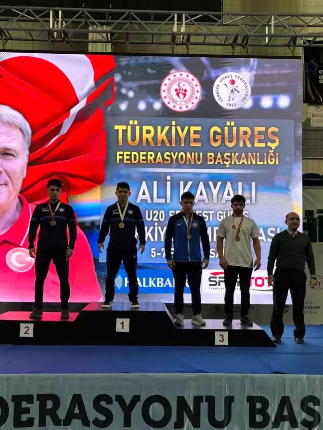 Bilecikli Milli Güreşçi Mehmet Nuri Taşkıran Türkiye 3'üncüsü oldu