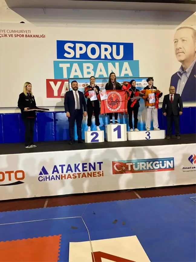Sinem Özkan Türkiye İşitme Engelliler Büyükler Karate Şampiyonası'nda birincilik ve ikincilik kazandı