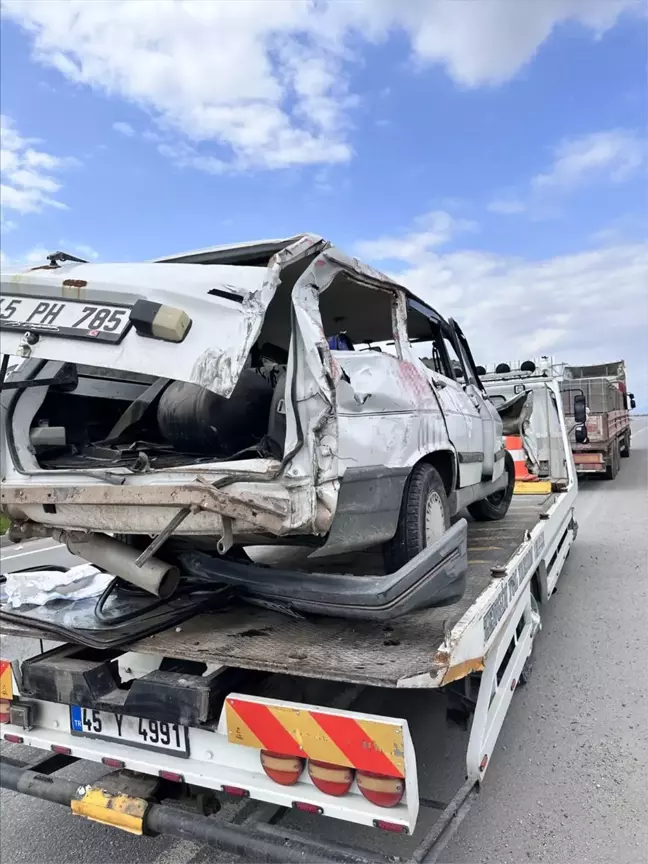 Manisa'da tırla çarpışan otomobilin sürücüsü hayatını kaybetti