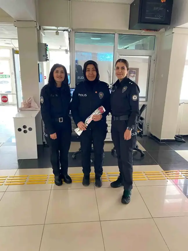 Diyarbakır'da Kadın Polislere 8 Mart Sürprizi