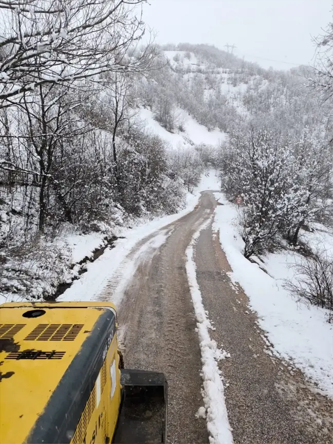 Tokat'ın Almus ilçesinde kar yağışı etkili oldu