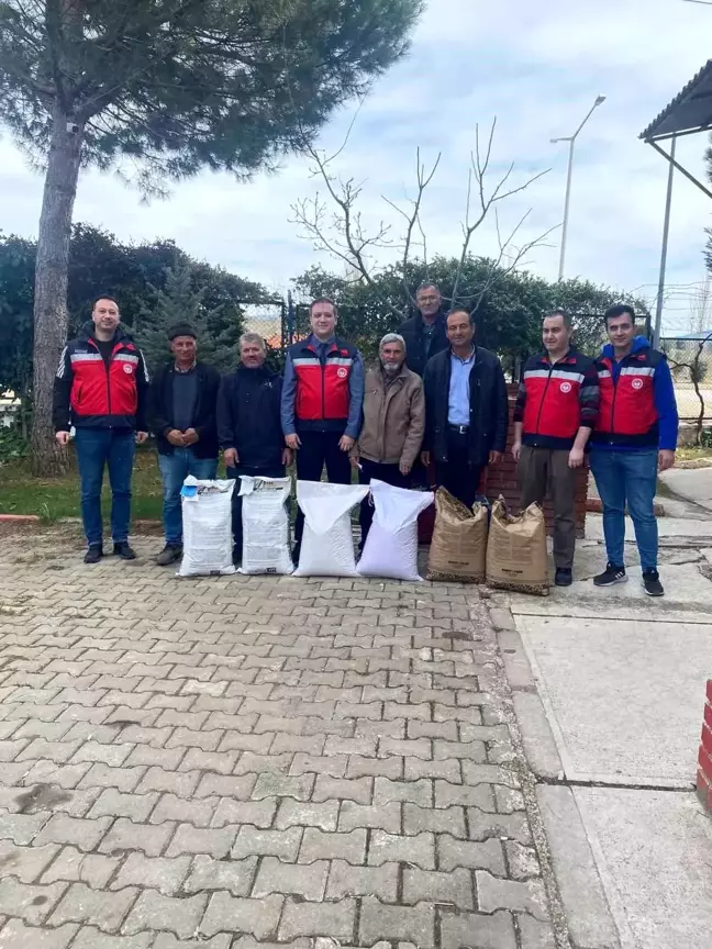 Gediz'de Tarım Arazilerinin Kullanımı İçin Tohum Dağıtımı Yapıldı