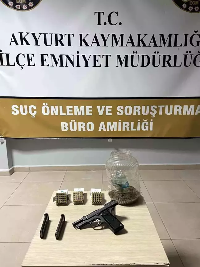 Ankara'da evinde Hint keneviri yetiştiren şahıs gözaltına alındı