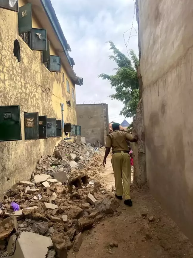 Nijerya'da Şiddetli Yağışlar Sonucu 118 Mahkum Kaçtı