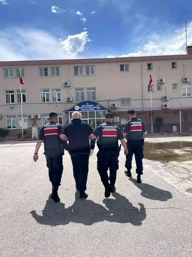 Aydın'ın Karacasu ilçesinde 25 yıl hapis cezasıyla aranan şüpheli yakalandı