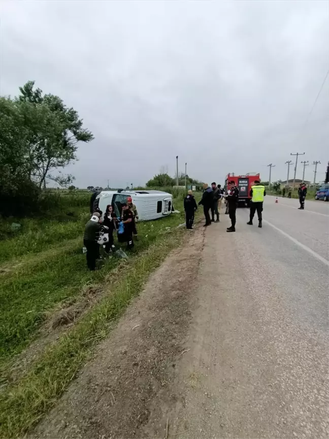 Bursa'da minibüs ile tır çarpıştı: 3 yaralı