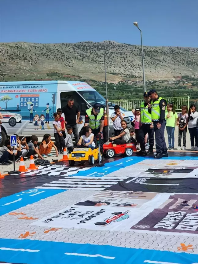 Diyarbakır'da Öğrencilere Trafik Eğitimi Verildi
