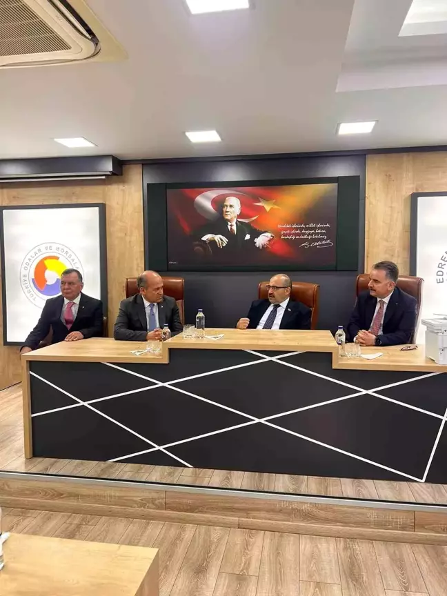 Balıkesir Valisi Edremit Ticaret Odası'nı ziyaret etti