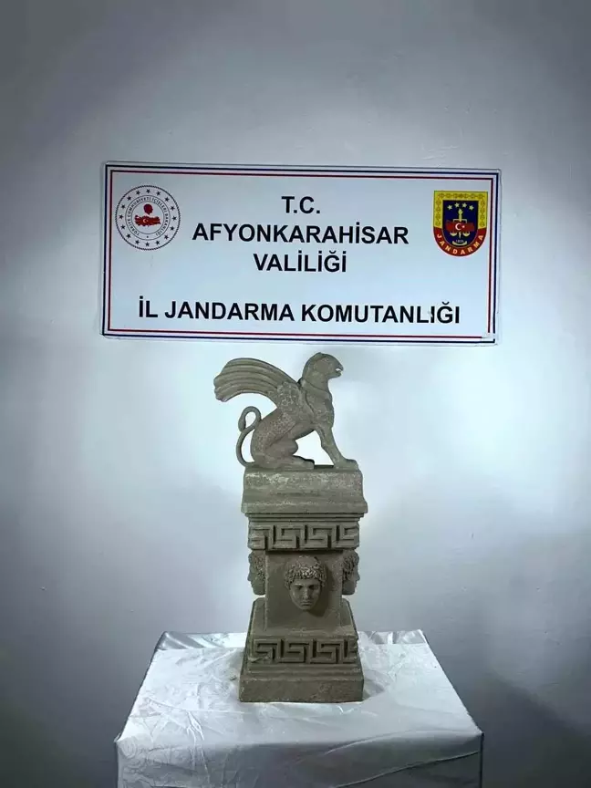 Afyonkarahisar'da Kanatlı Heykel Ele Geçirildi, 3 Kişi Yakalandı