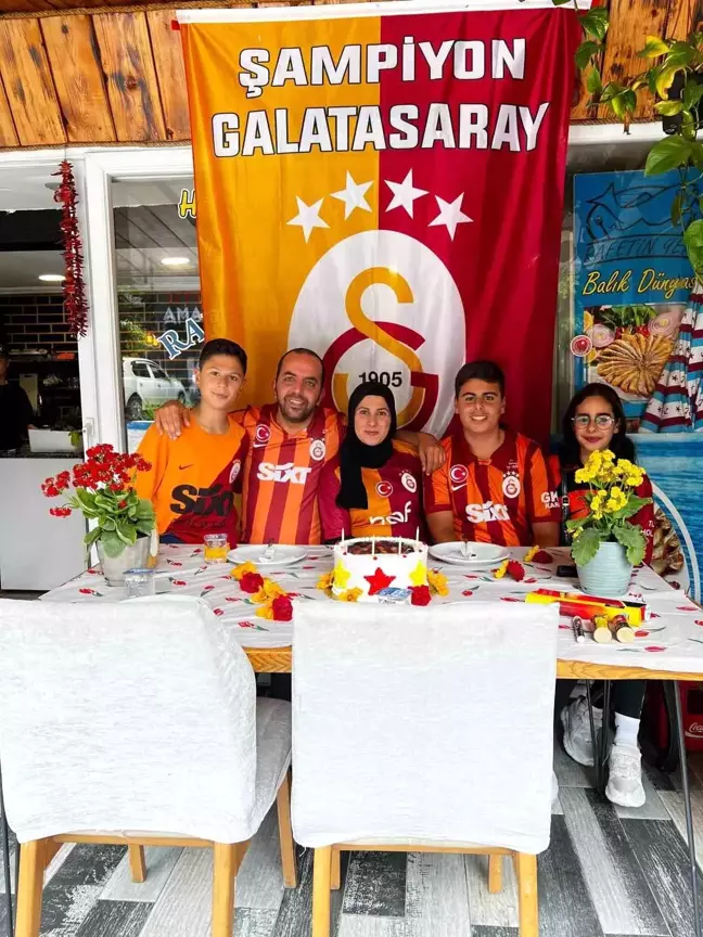 Artvinli çift, evlilik yıldönümünü Galatasaray şampiyonluğuyla kutladı