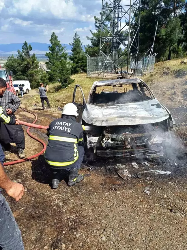 Hatay'da Bagajındaki Jeneratörün Yanmasıyla Alev Alan Pikap Kullanılamaz Hale Geldi