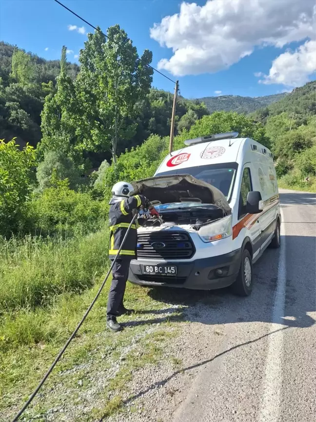 Tokat'ın Niksar ilçesinde ambulansta çıkan yangın hasara yol açtı