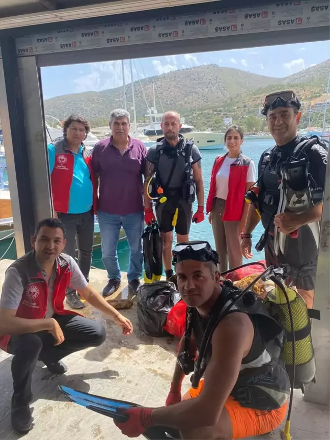 Muğla'nın Datça ilçesinde deniz dibi temizliği yapıldı