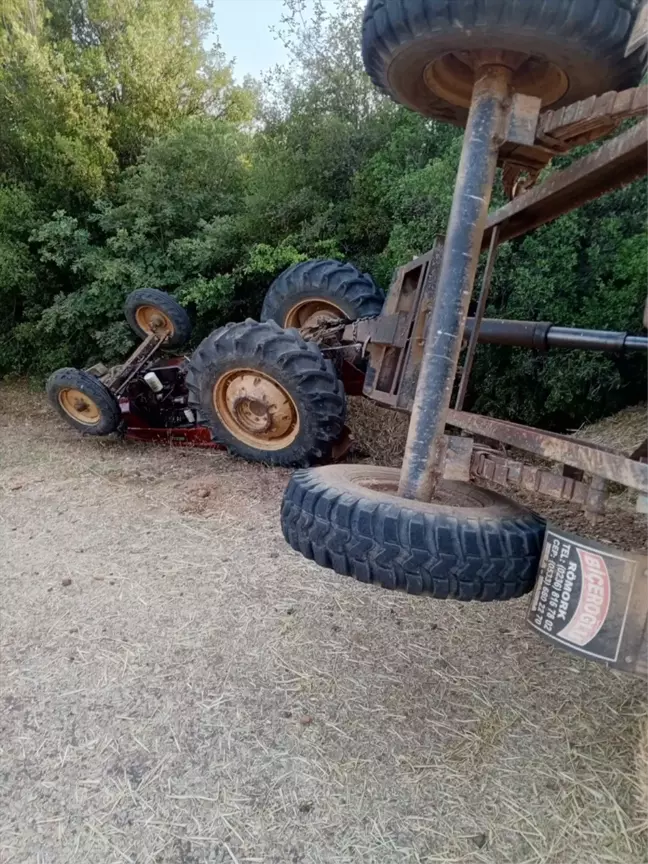 Manisa'da traktör devrildi, 2 kişi yaralandı