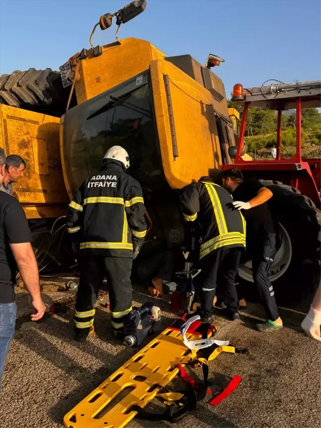 Adana'da biçerdöver devrildi, sürücü yaralandı