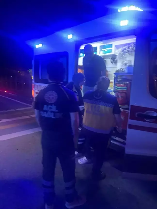 Rize'de Ambulans ile Otomobil Çarpıştı: Sağlık Personeli Yaralandı