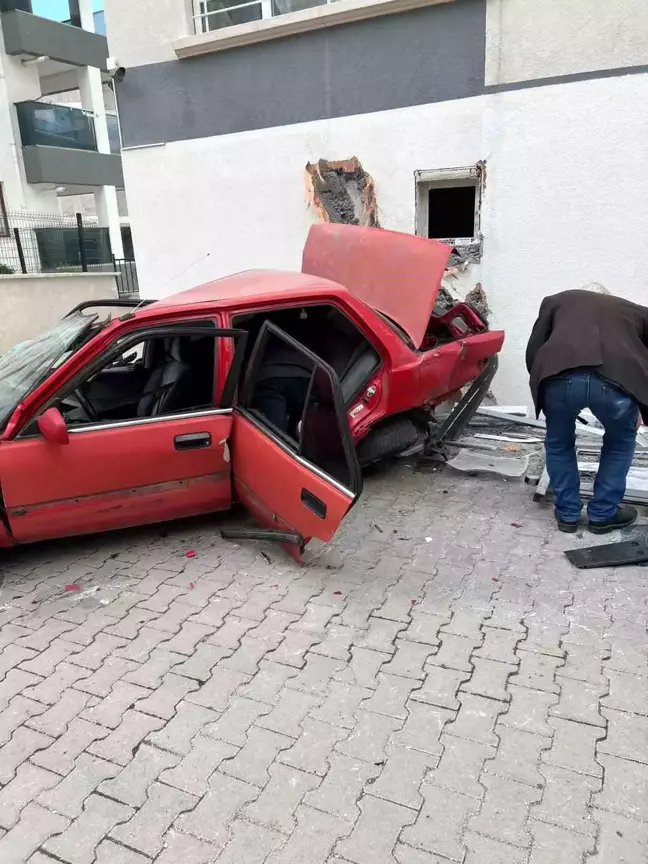 Ankara'da araç metrelerce yükseklikten aşağıya uçtu