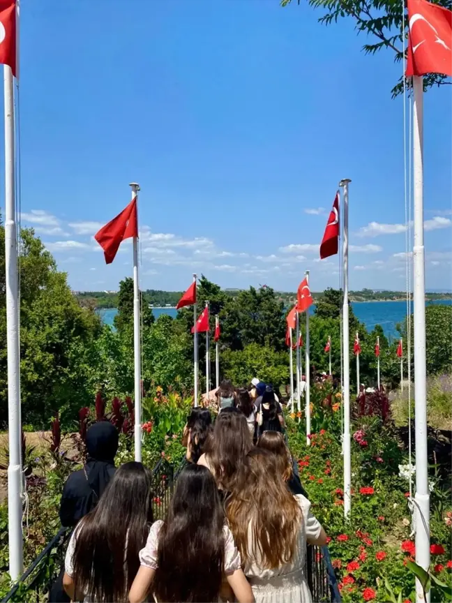 Siirt Valisi Kemal Kızılkaya, öğrencilere verdiği sözü tutarak Çanakkale gezisi düzenledi