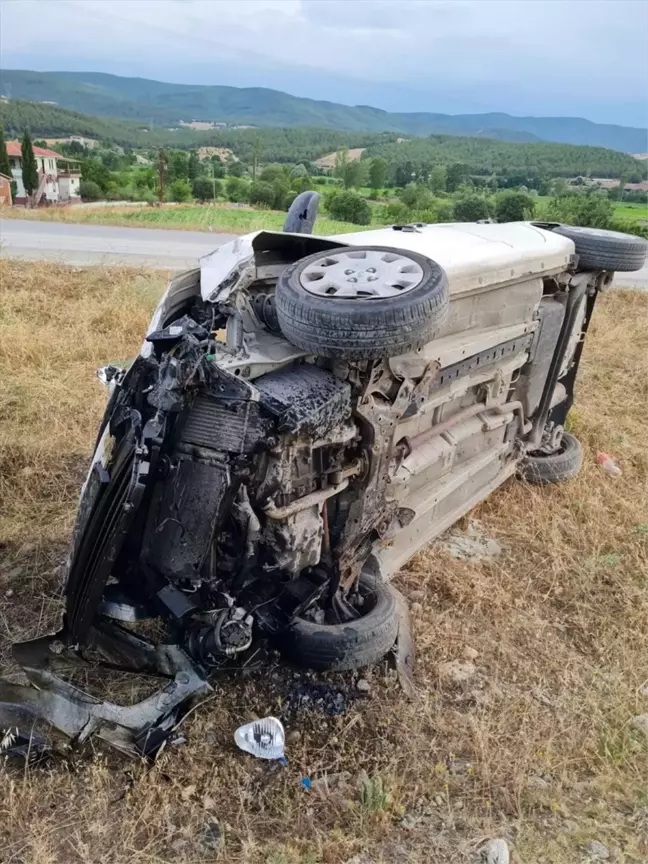 Sinop'ta Otomobil Çarpışması: 2 Kişi Yaralandı