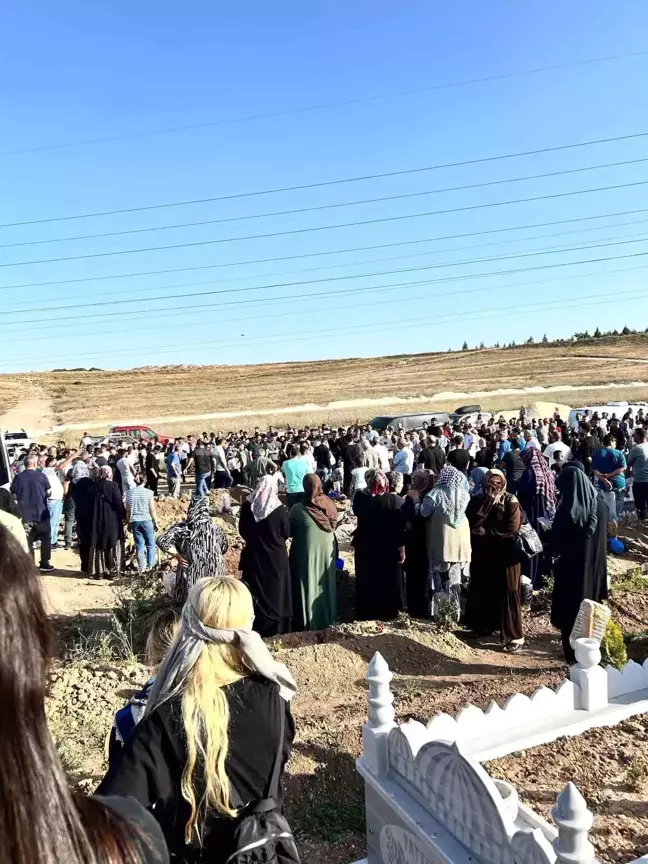 Eskişehir'de Motosiklet Kazasında Hayatını Kaybeden Melih Can Polat Toprağa Verildi