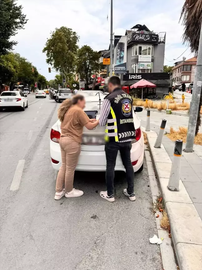 İstanbul'da ambulansa yol vermeyen sürücüye 6 bin 588 lira idari para cezası