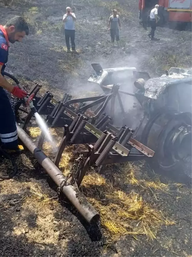 Diyarbakır'ın Silvan ilçesinde anız yangınında traktör yandı