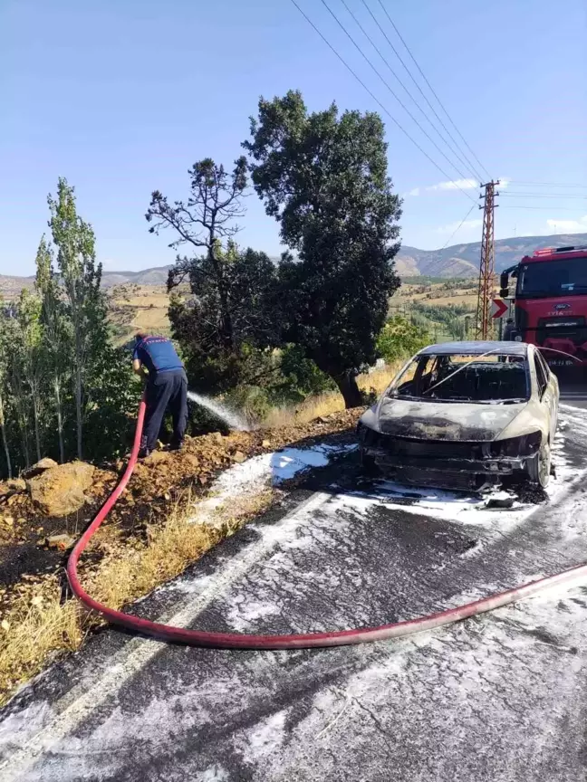 Kahramanmaraş'ta Otomobil Yangını: Araç Kullanılamaz Hale Geldi