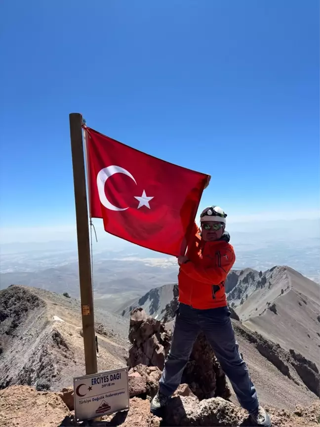 Kayseri'de Sütdonduran Kampı ve Erciyes Zirve Tırmanışı Gerçekleştirildi