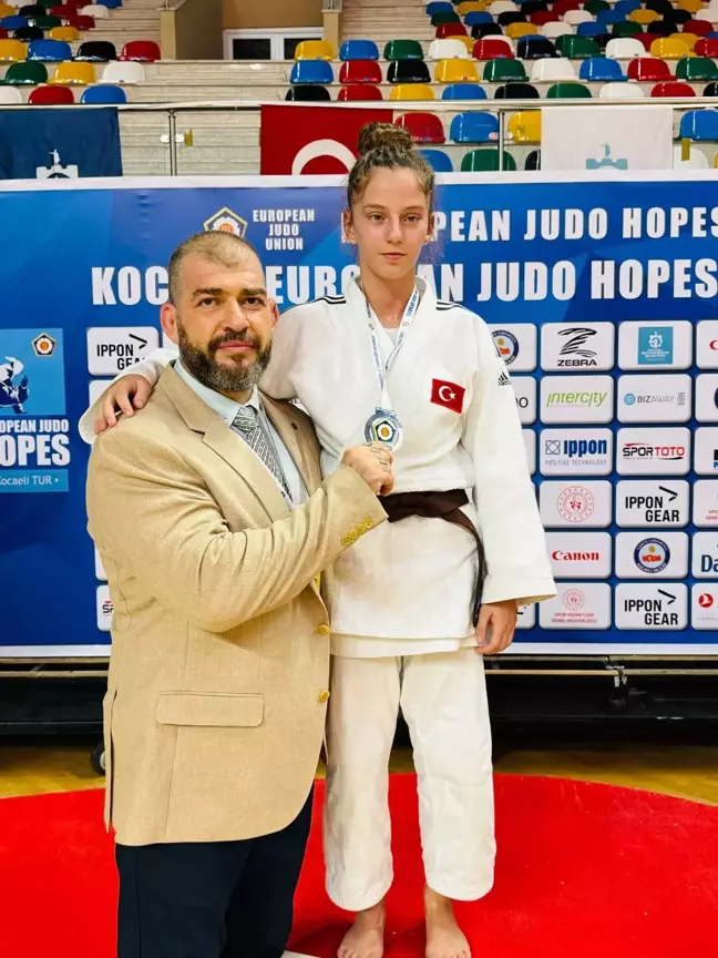 İzmir Büyükşehir Belediyesi Spor Kulübü judocusu Ekin İtmeç, Judo Yıldızlar Avrupa Kupası'nda ikincilik elde etti