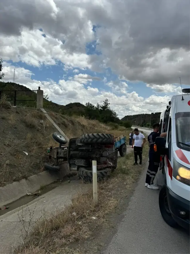 Çorum İskilip'te Traktör Devrildi: Sürücü Hastaneye Kaldırıldı