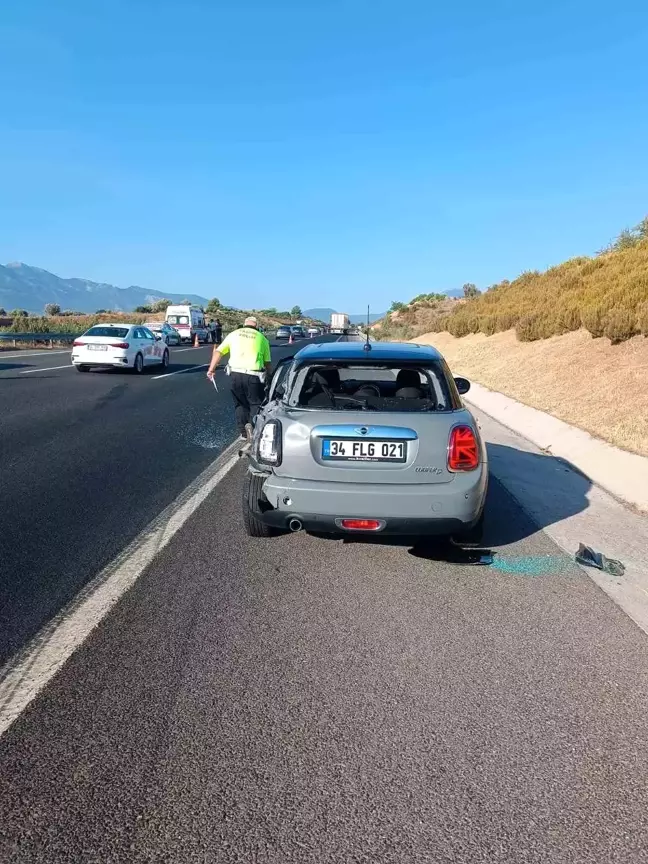 Manisa'da Emniyet Şeridine Park Eden Sürücüye Tır Çarptı: 1 Ölü