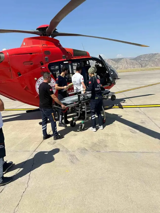 3 yaşındaki çocuk ambulans helikopter ile Elazığ'a sevk edildi