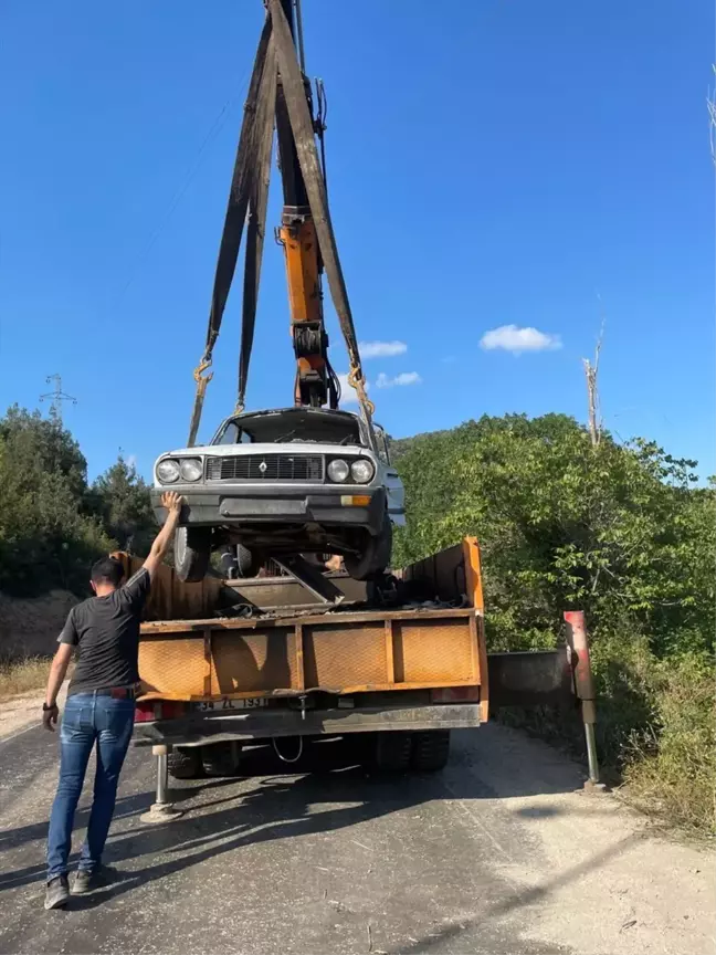 Bolu'da Otomobil Şarampole Devrildi, Sürücü Yaralandı