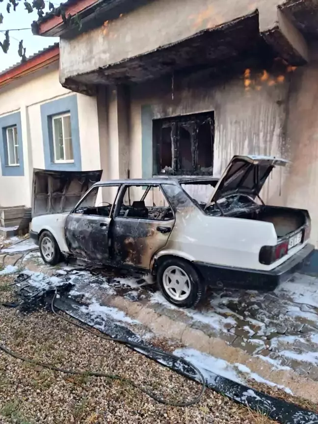 Kahramanmaraş'ta Park Halindeki Otomobilde Yangın Çıktı