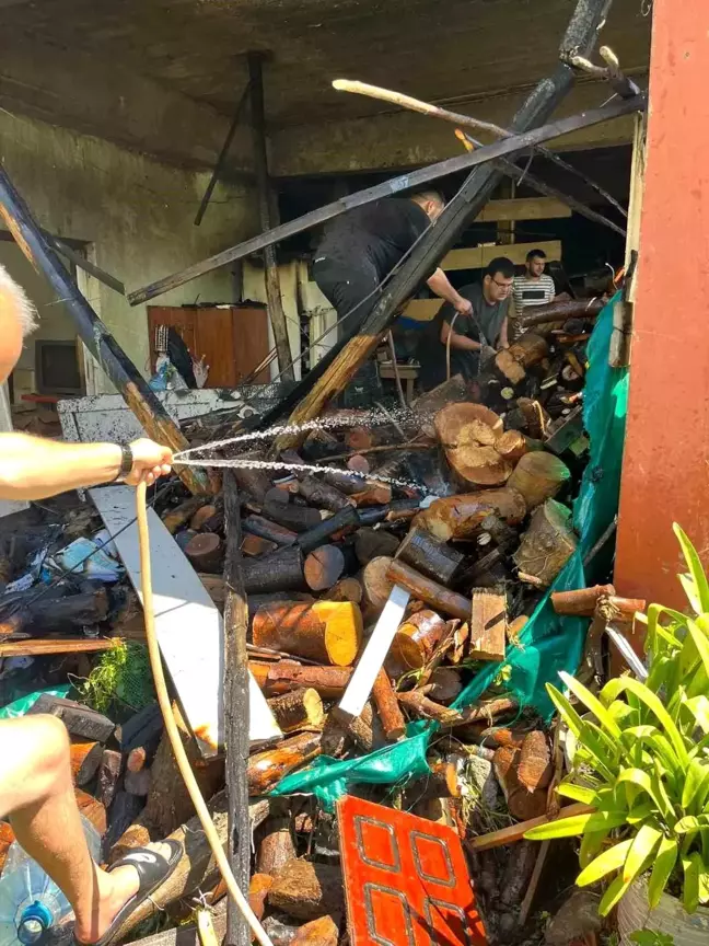 Zonguldak'ta bir evin kömürlüğünde çıkan yangın paniğe neden oldu
