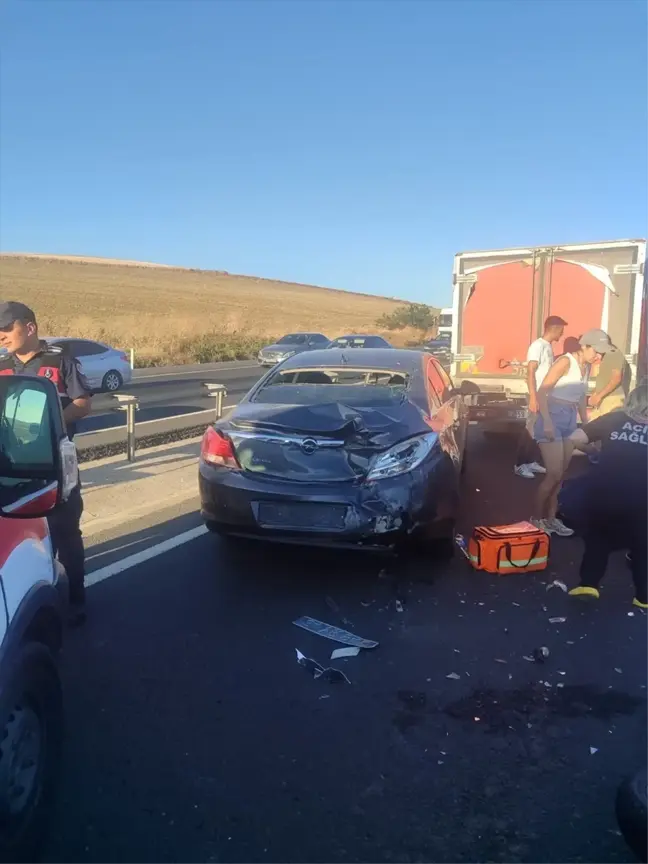 Tekirdağ'da otomobile arkadan çarpan motosikletteki 2 kişi yaralandı