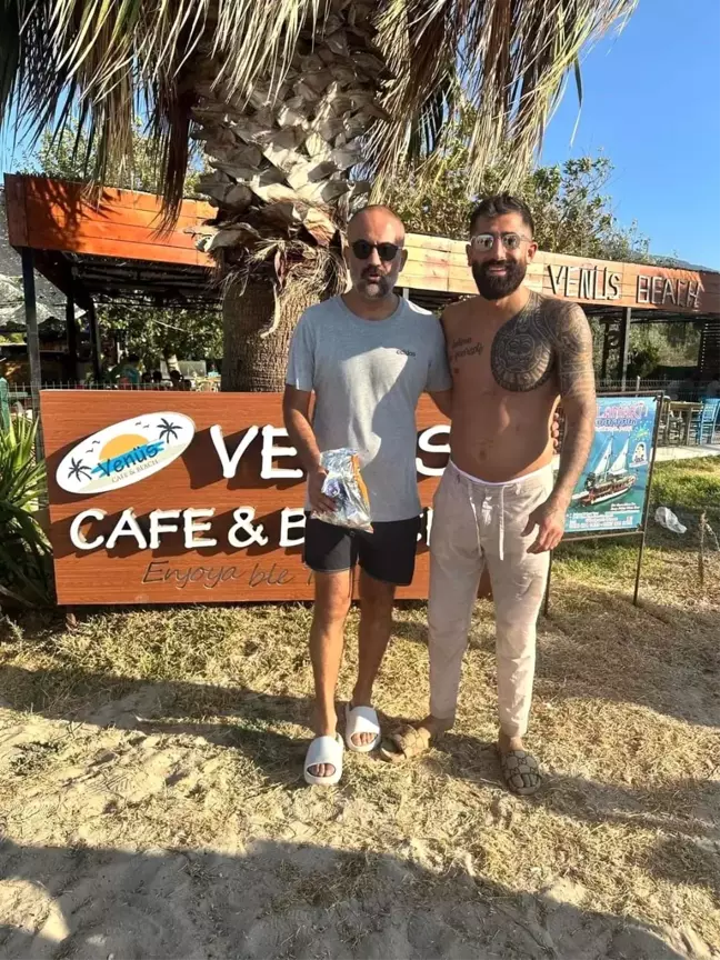 Galatasaraylı Kerem Demirbay, Kuşadası'nda Tatil Yapıyor