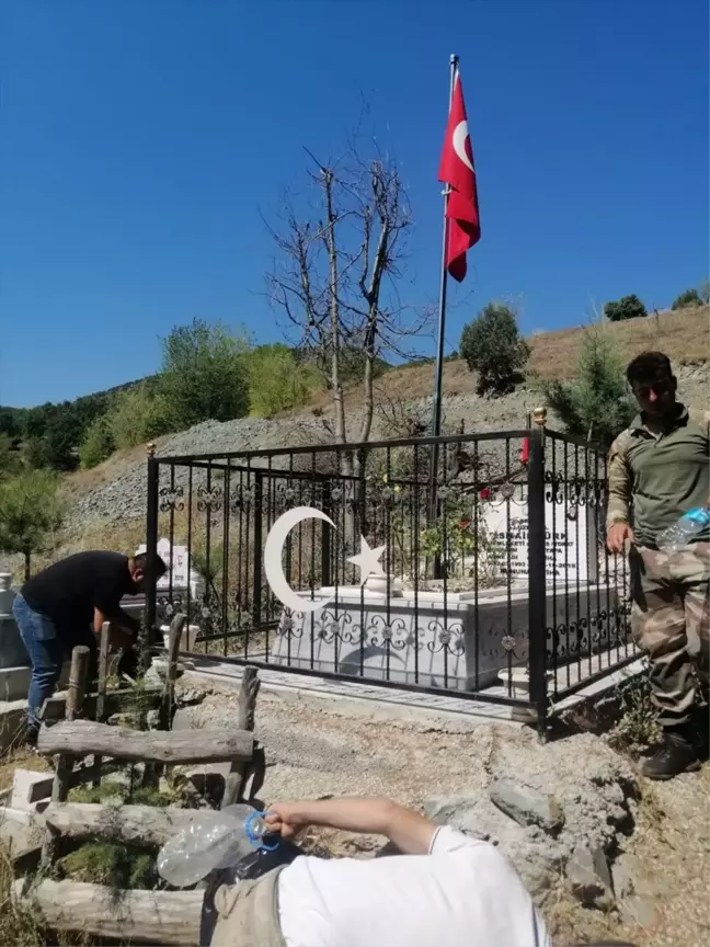 Tokat'ın Almus ilçesinde şehit mezarlarının temizlik ve bakımı yapıldı